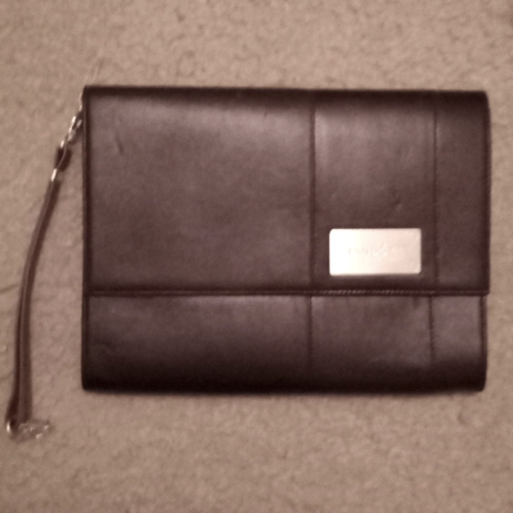Pandora clutch